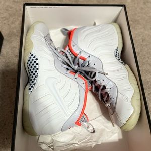 Nike Foamposite Pro (6.5 kids) (converted to 8.5 Womens)